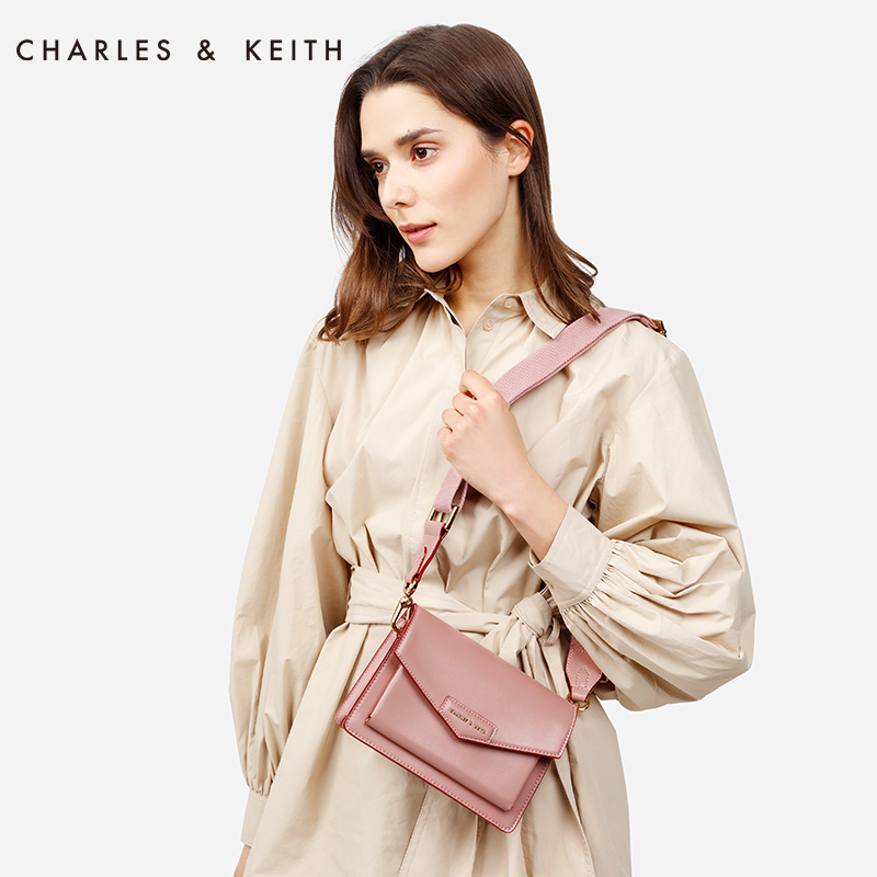 CHARLES＆KEITH 信封包CK2-90680630 翻盖纯色信封邮差包单肩包